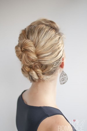 Curly hairstyle tutorial – The Double Bun
